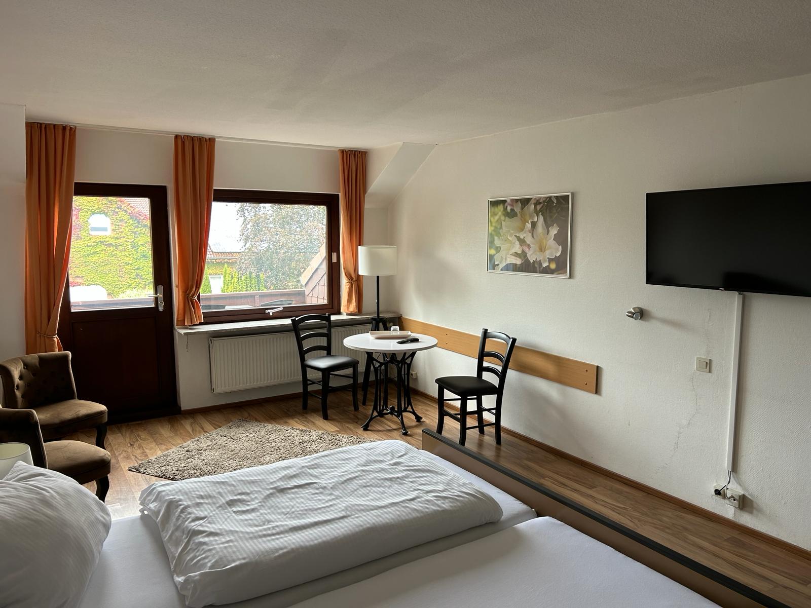piets-gaestezimmer-ferienwohnung-sandstedt-Doppelbett